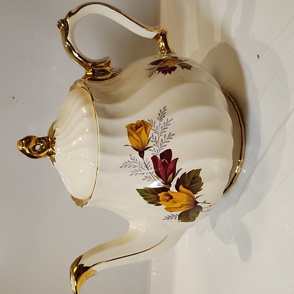 Vintage Sadler porcelain Red and yellow with gold trim tea pot